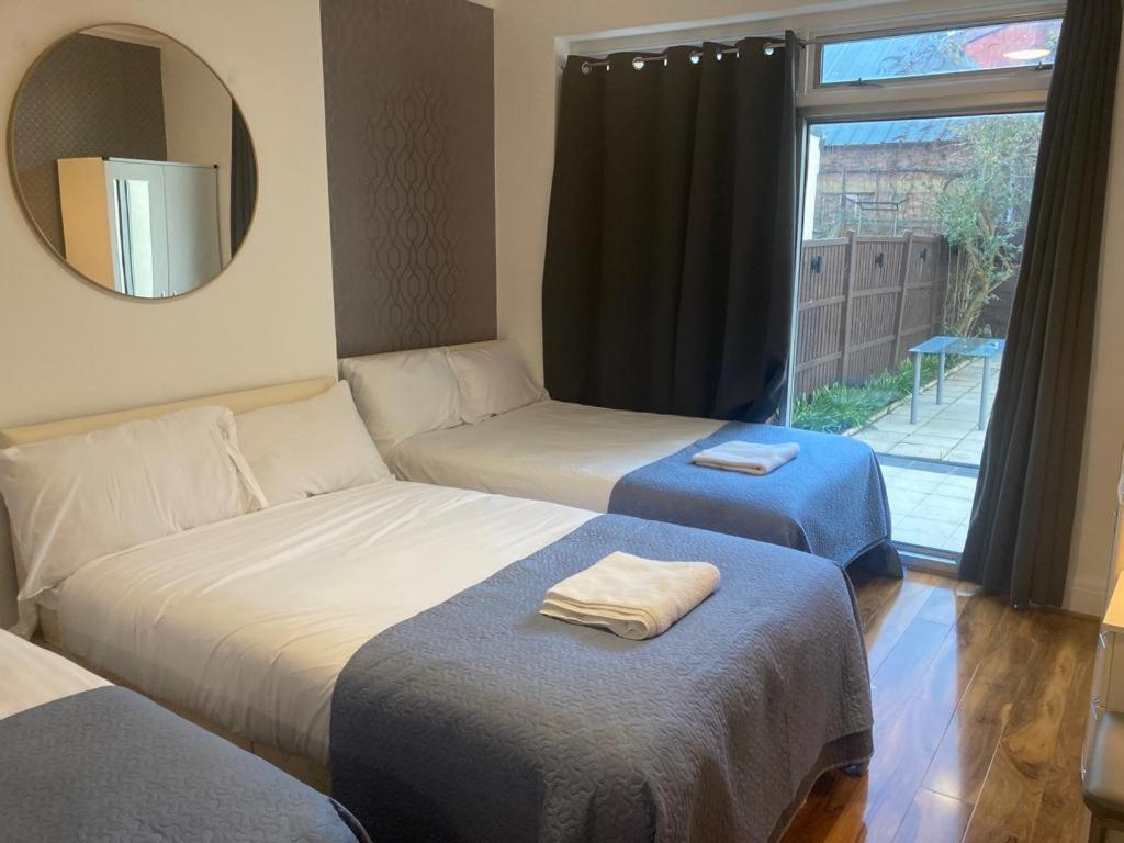 Twin Towerd Hotel Londen Buitenkant foto